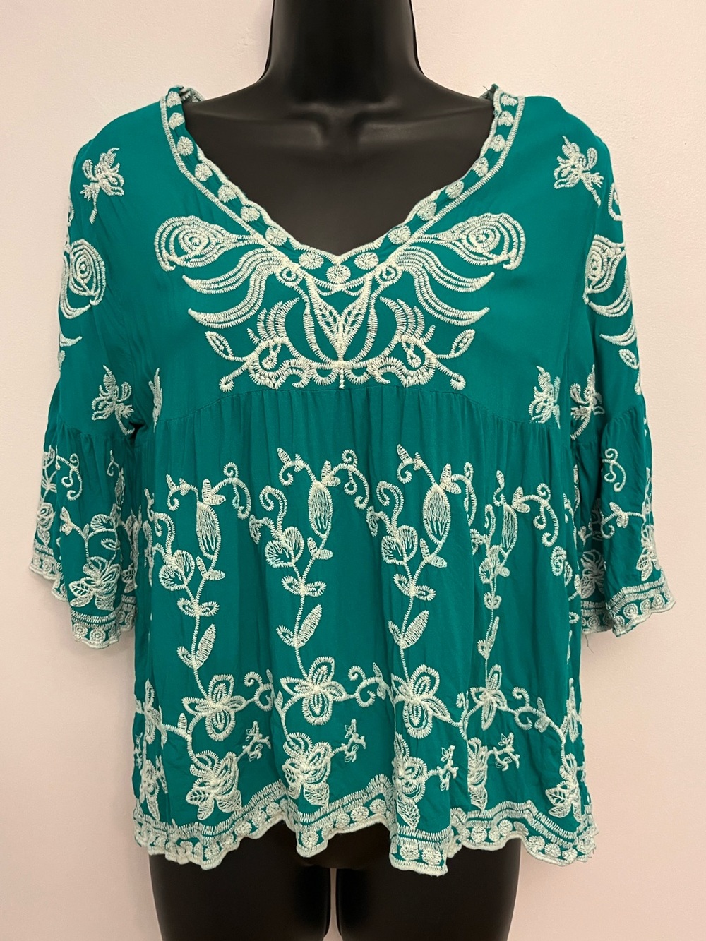 Solitaire Embroidered Cold Shoulder Boho Top, Size Medium